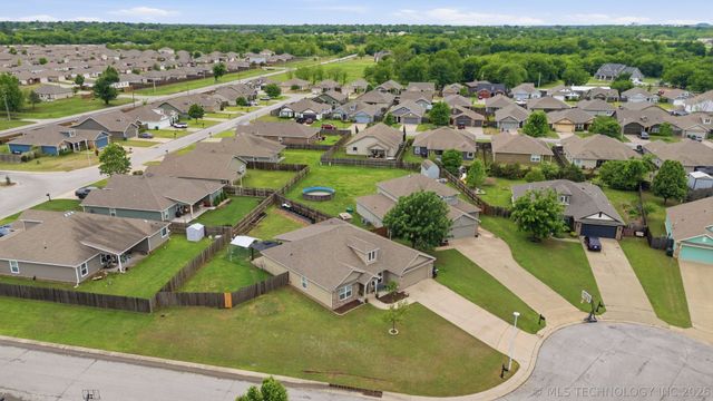 9008 S 255th East Avenue, Broken Arrow, OK 74014