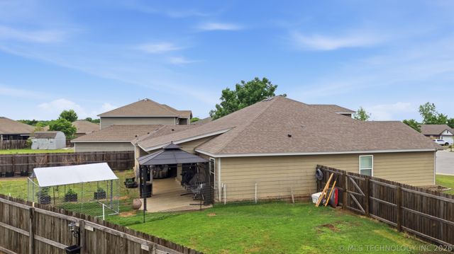 9008 S 255th East Avenue, Broken Arrow, OK 74014
