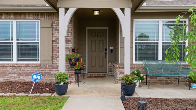 9008 S 255th East Avenue, Broken Arrow, OK 74014