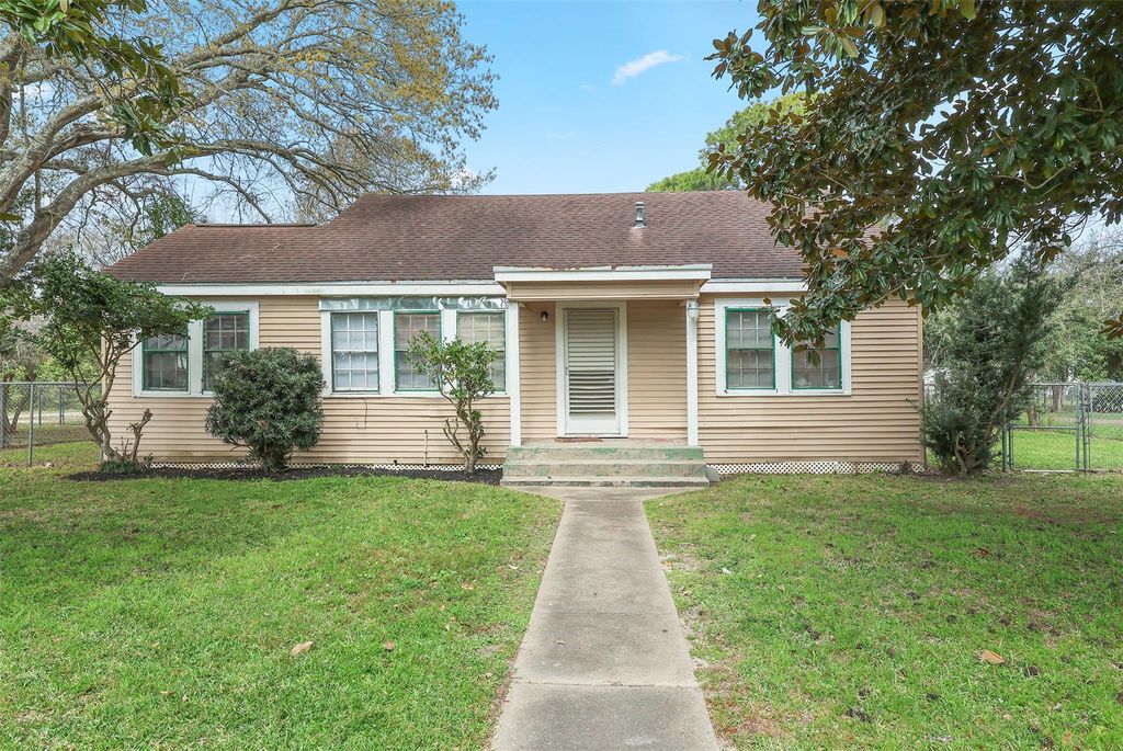 630 Orange Street, La Marque, TX 77568