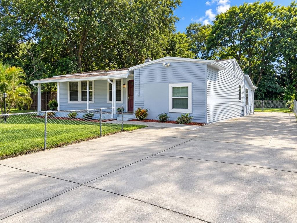 Image 13 of property listing at 1624 GRAND STREET, Orlando, FL 32805