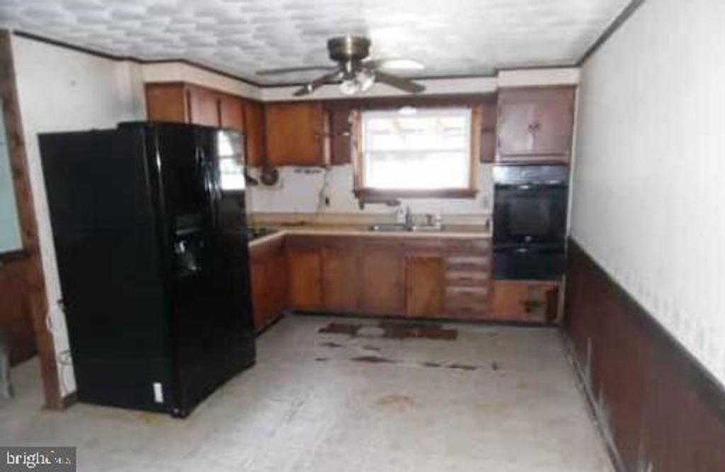 Image 5 of property listing at 1003 BAYNER RD, Essex, MD 21221