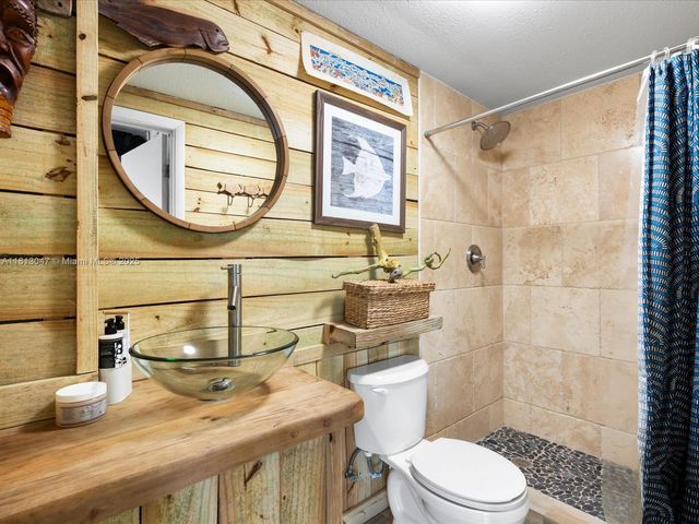 117 La Paloma Rd, Key Largo, FL 33037