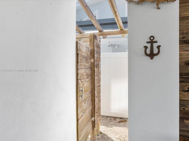 117 La Paloma Rd, Key Largo, FL 33037