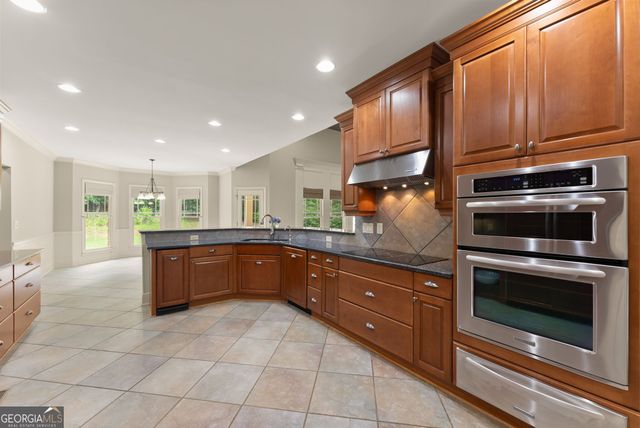 1178 Antrim Glen Drive, Hoschton, GA 30548
