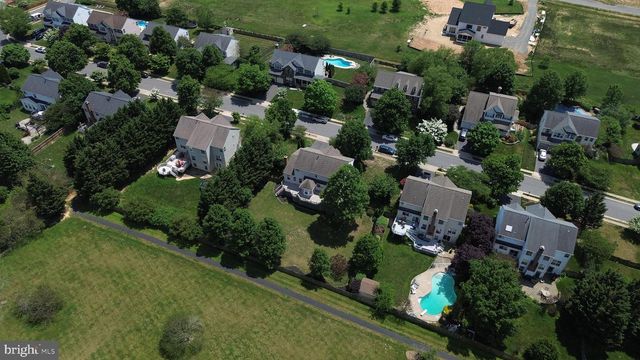 413 CROSMAN CT, Purcellville, VA 20132
