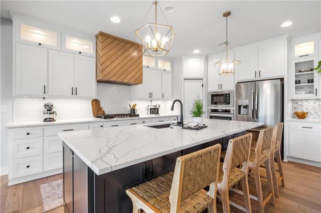 3208 Saddlebred Terrace, Lee's Summit, MO 64082