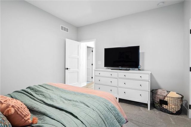 3208 Saddlebred Terrace, Lee's Summit, MO 64082