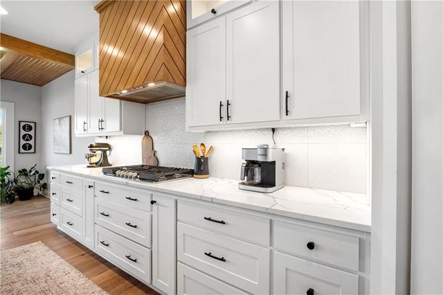3208 Saddlebred Terrace, Lee's Summit, MO 64082