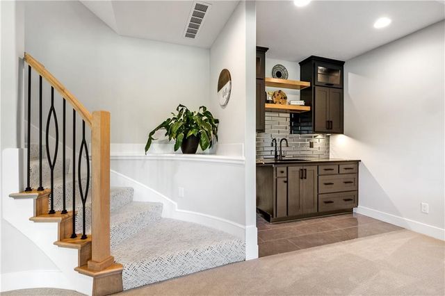 3208 Saddlebred Terrace, Lee's Summit, MO 64082