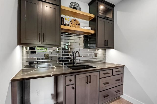 3208 Saddlebred Terrace, Lee's Summit, MO 64082