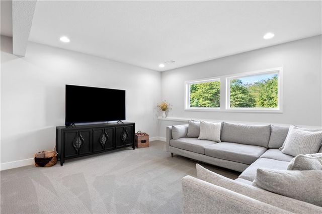 3208 Saddlebred Terrace, Lee's Summit, MO 64082