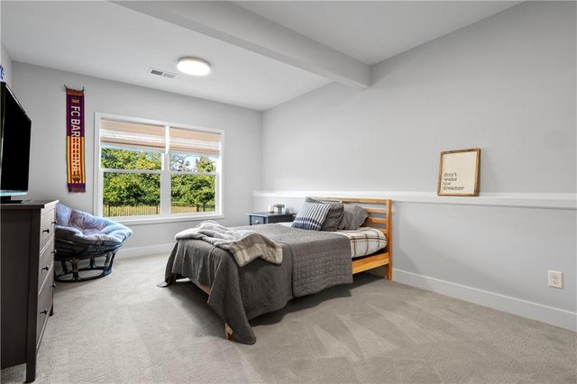 3208 Saddlebred Terrace, Lee's Summit, MO 64082