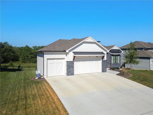 3208 Saddlebred Terrace, Lee's Summit, MO 64082