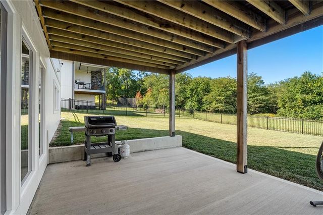 3208 Saddlebred Terrace, Lee's Summit, MO 64082