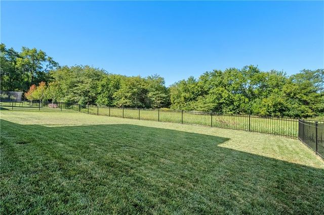 3208 Saddlebred Terrace, Lee's Summit, MO 64082