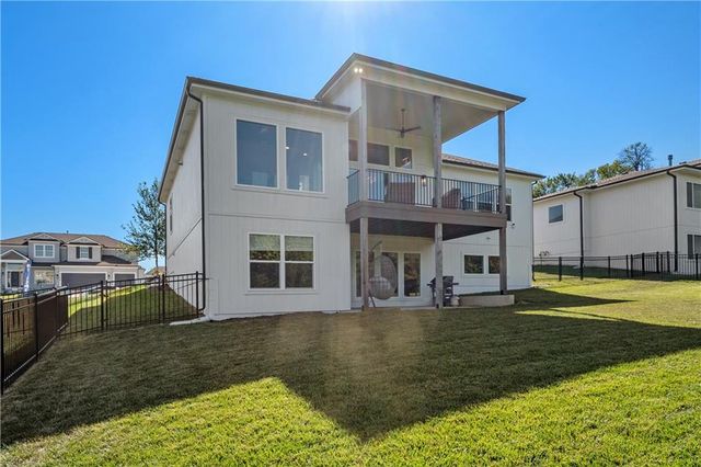3208 Saddlebred Terrace, Lee's Summit, MO 64082
