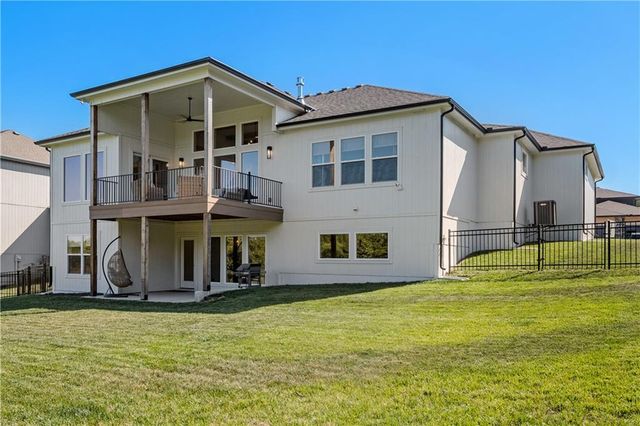 3208 Saddlebred Terrace, Lee's Summit, MO 64082