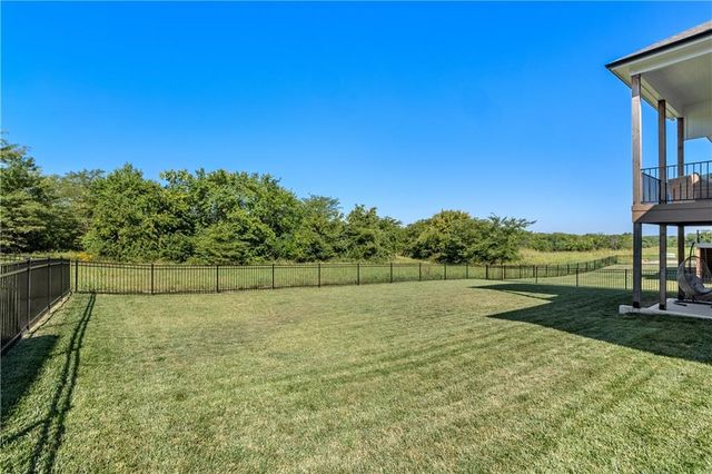 3208 Saddlebred Terrace, Lee's Summit, MO 64082