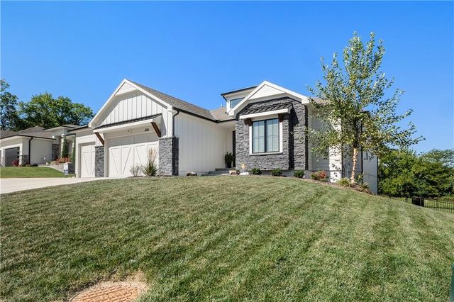 3208 Saddlebred Terrace, Lee's Summit, MO 64082