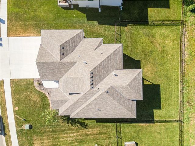 3208 Saddlebred Terrace, Lee's Summit, MO 64082