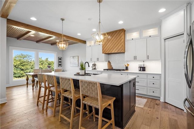 3208 Saddlebred Terrace, Lee's Summit, MO 64082