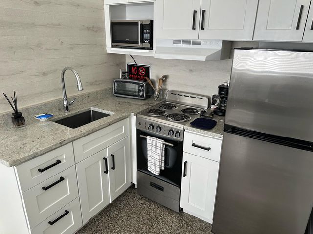 1258 Beach Road 5, Singer Island, FL 33404