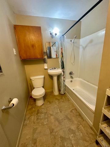 4636 E Harry St, Wichita, KS 67218