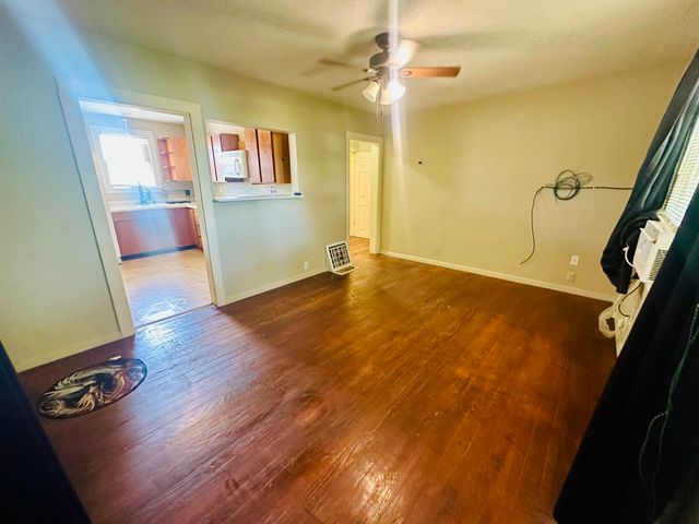 4636 E Harry St, Wichita, KS 67218