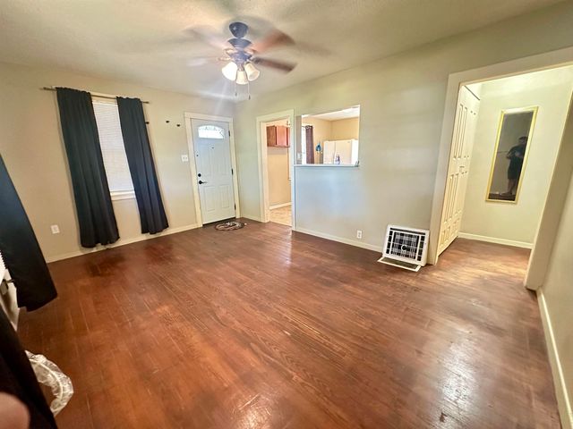 4636 E Harry St, Wichita, KS 67218