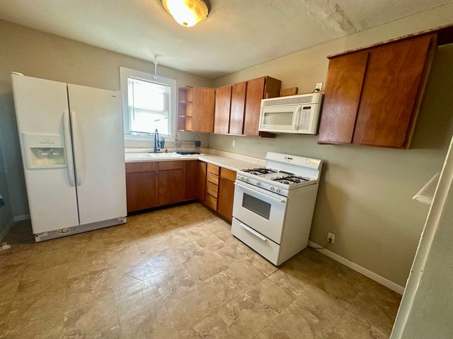 4636 E Harry St, Wichita, KS 67218