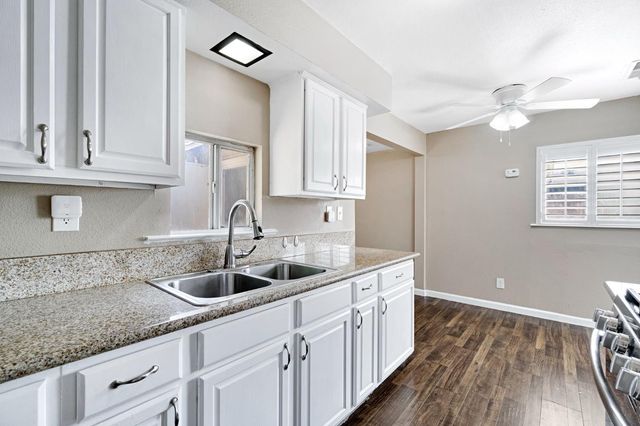 4423 E Floradora Avenue, Fresno, CA 93703