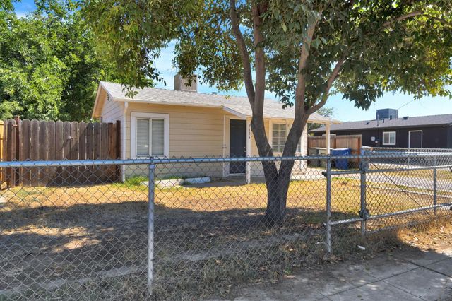 4423 E Floradora Avenue, Fresno, CA 93703