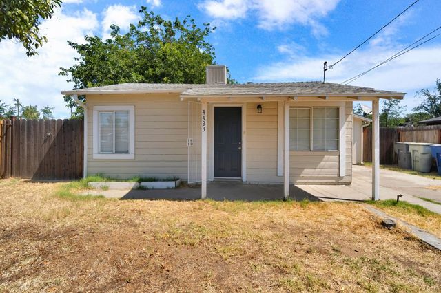 4423 E Floradora Avenue, Fresno, CA 93703