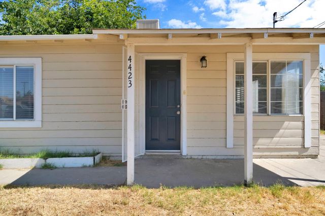 4423 E Floradora Avenue, Fresno, CA 93703