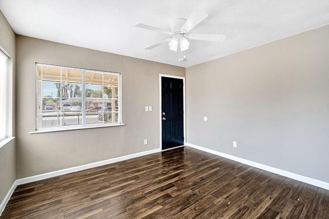 4423 E Floradora Avenue, Fresno, CA 93703
