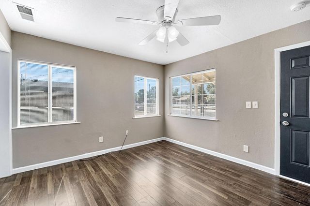 4423 E Floradora Avenue, Fresno, CA 93703
