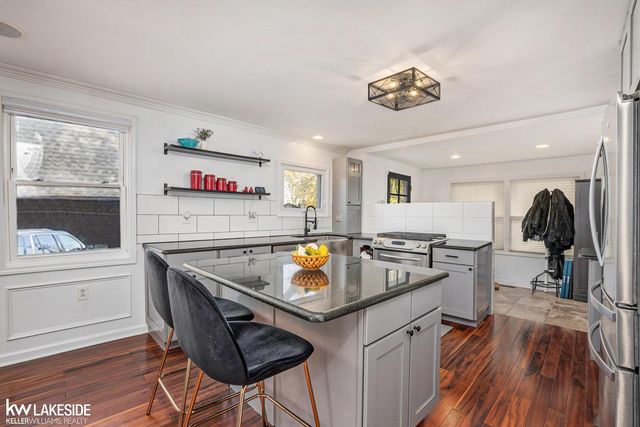 1322 Catalpa Drive, Berkley, MI 48072