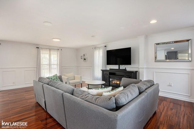 1322 Catalpa Drive, Berkley, MI 48072