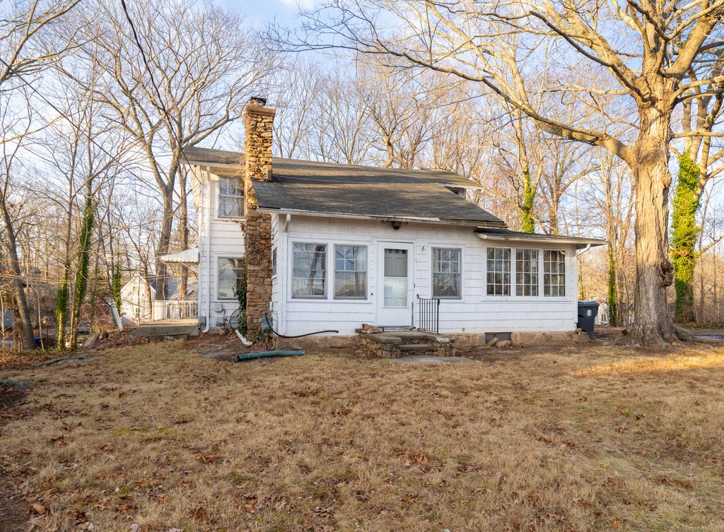 25 Greyledge Road, Branford, CT 06405