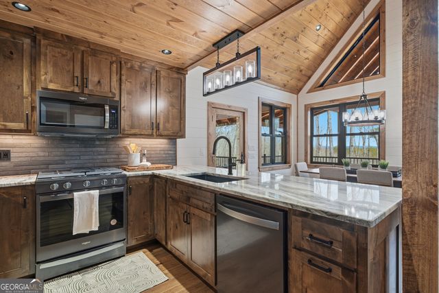 345 Big Oak Lane, Blue Ridge, GA 30513