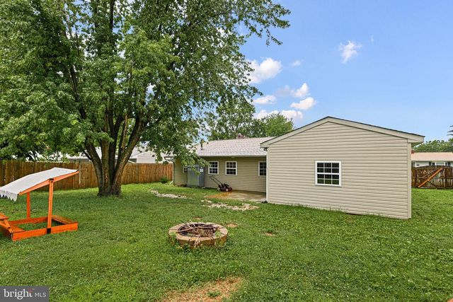 9 KULLEN DR, Newark, DE 19713
