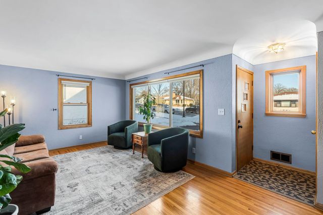 1521 Atlantic Street, Saint Paul, MN 55106