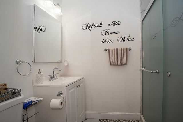 9909 N Huber Lane, Niles, IL 60714