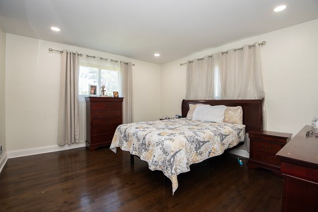 9909 N Huber Lane, Niles, IL 60714