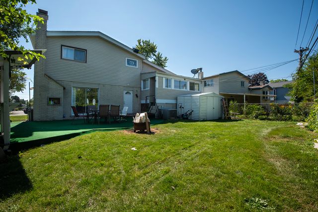 9909 N Huber Lane, Niles, IL 60714