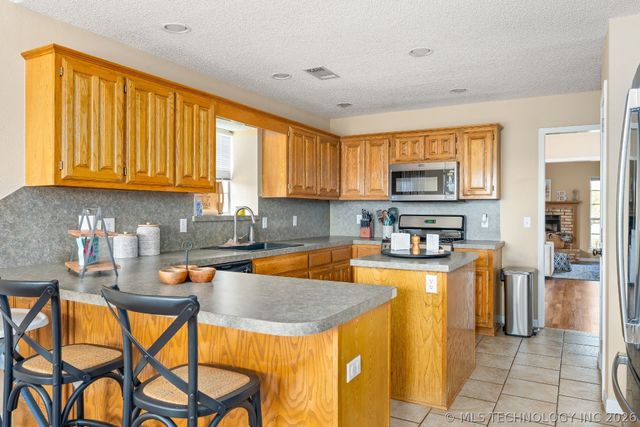 805 E Indianapolis Street, Broken Arrow, OK 74012