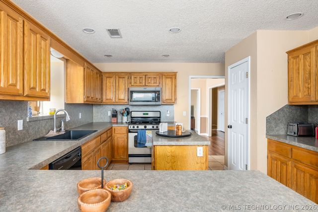 805 E Indianapolis Street, Broken Arrow, OK 74012