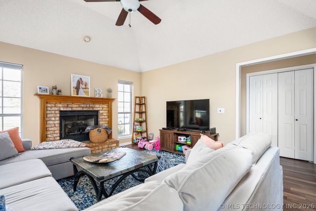 805 E Indianapolis Street, Broken Arrow, OK 74012