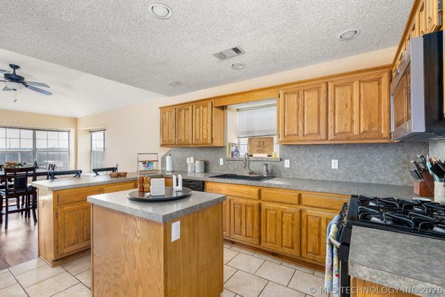 805 E Indianapolis Street, Broken Arrow, OK 74012